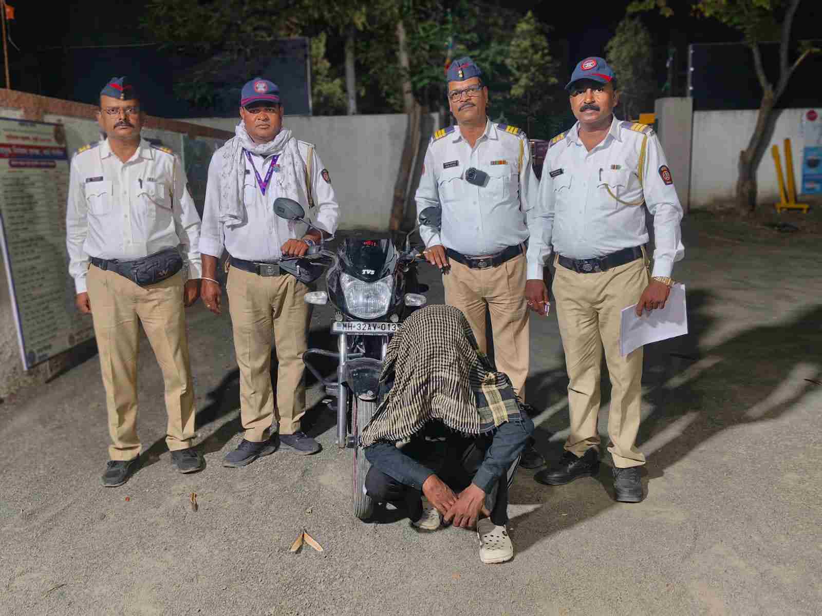 दारू पिऊन वाहन चालविणाऱ्यांवर वाहतूक शाखेची विशेष मोहीम; १६ जणांवर कारवाई